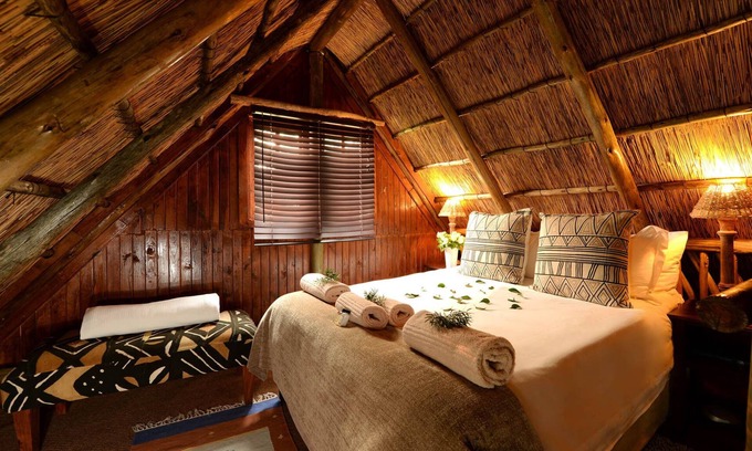 Hammanskraal Cabin | iKhaya LamaDube Game Lodge