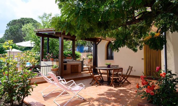 Castelbuono Villa | Il Ciliegio ,'le Calme et la Tranquillité Sont Notre Carte de Visite'