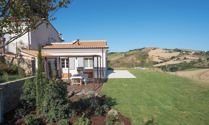 Casabianca di Fermo House | Il Leccio - One Bedroom Guest House, Sleeps 3