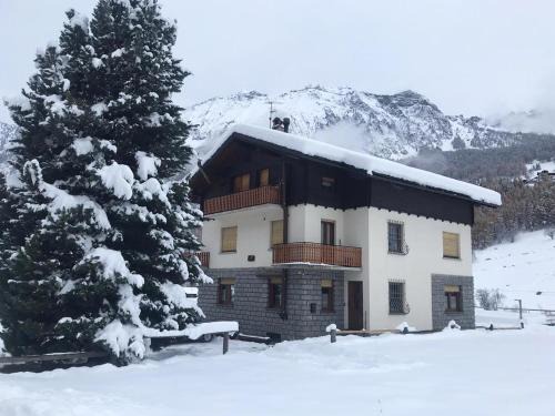 Antagnod Apartment | Il Pettirosso - Appartamento Panoramico con 3 Camere in Villetta