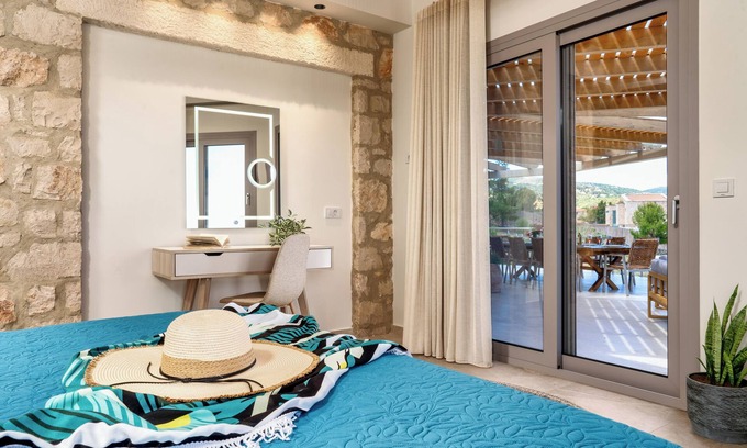 Skinaria Villa | Il Sogno di Zante Luxury villa by the sea.