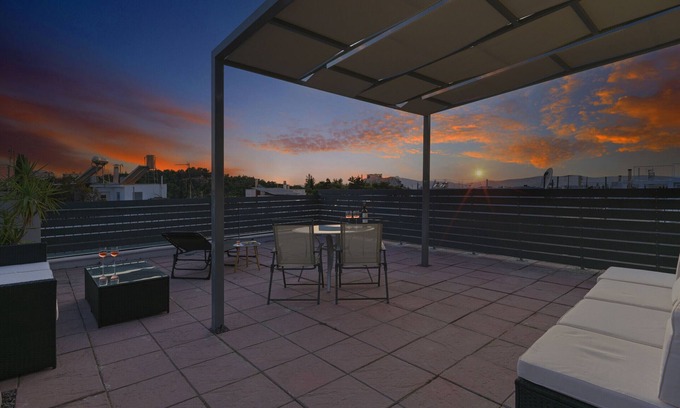 Pangrati Apartment | Iliodorou2-4- Acropolis terrace Athenian studio