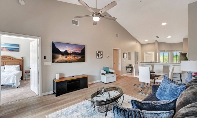 Ole Condo | Immaculate 2 Bed/2 Bath Resort Condo in Naples. Close to Marco Island!