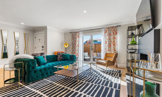 Walnut Creek House | Immaculate 2 Bedroom Executive Rental with Private Patio and Garage