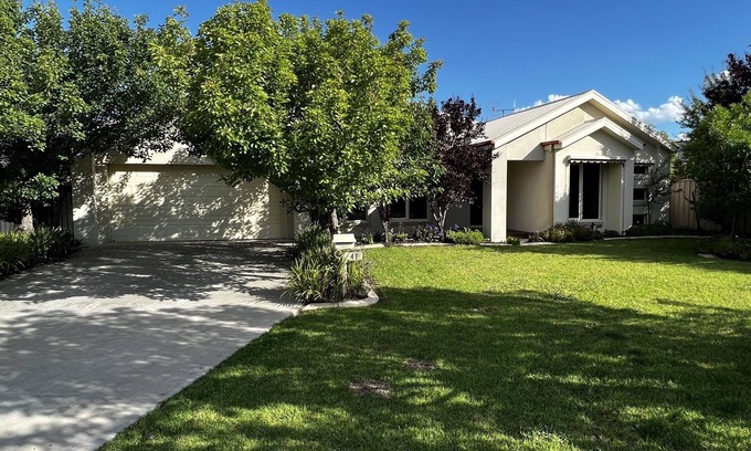 Tocumwal House | Immaculate 4 bedroom house, great for groups