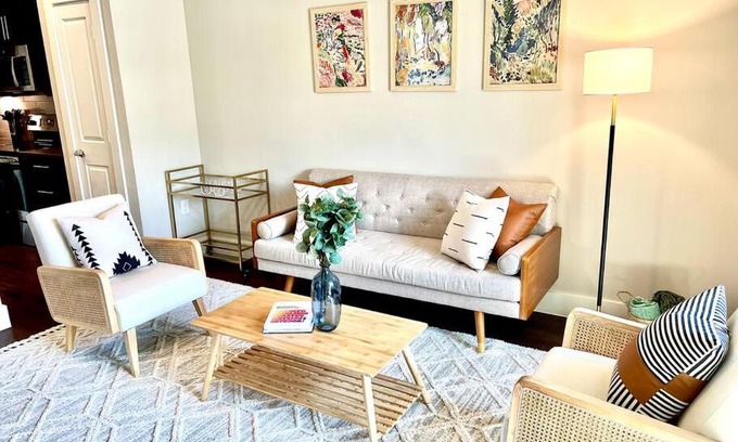 College Station Apartment | Immaculate Apartment w/King Bed &Resort Style Pool
