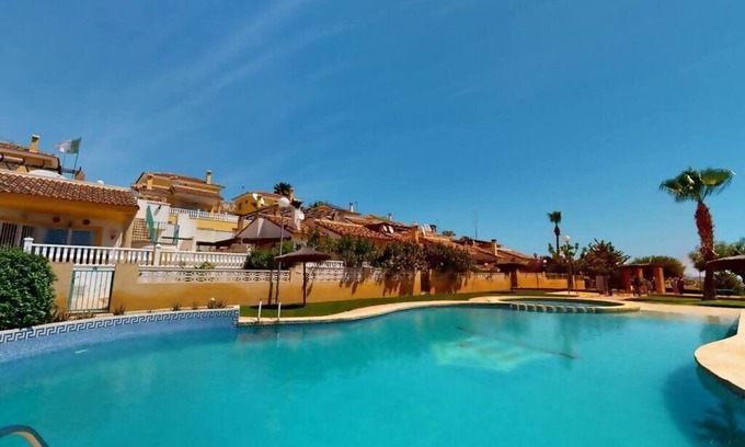 Hoya de los Patos House | Immaculate bungalow with amazing sea views!