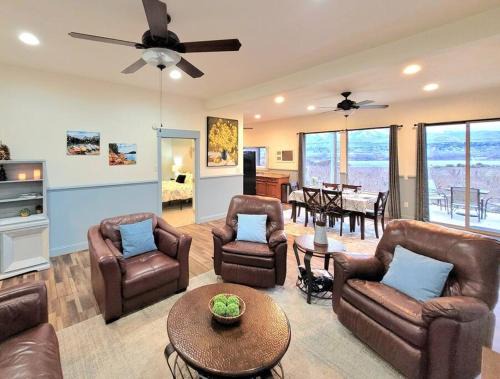 Monitor Apartment | Immaculate Home w/Mtn and River Views!