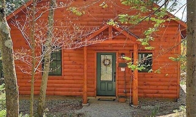 Ripton Cabin | Immaculate mountain cabin with awe inspiring sunrise and mountain views