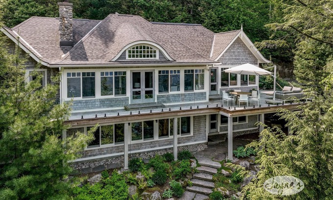 Seguin Cottage | Immaculate, Resort-Like Property on Lake Rosseau!