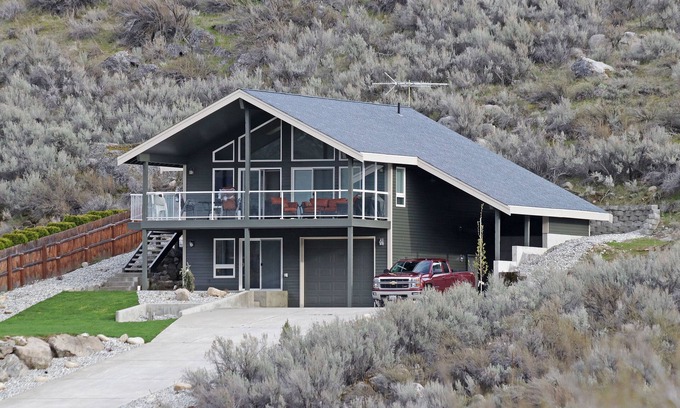 Orondo House | Immaculate Sun Cove/Lake Entiat Home with Unparalleled Lake & Mountain Views!