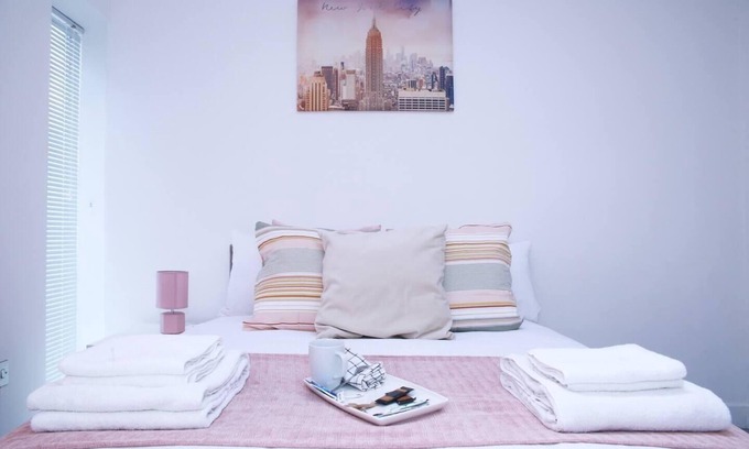 South Harrow Apartment | Impeccable 1-Bed Apartment in Harrow