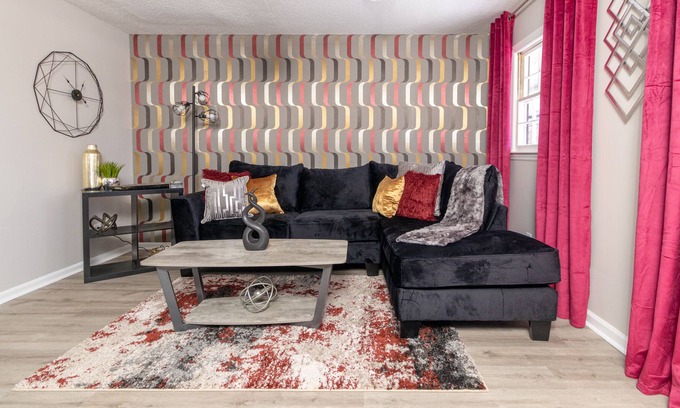 Graham Apartment | Impeccable 2BR Apartment Upstairs Fast WiFi