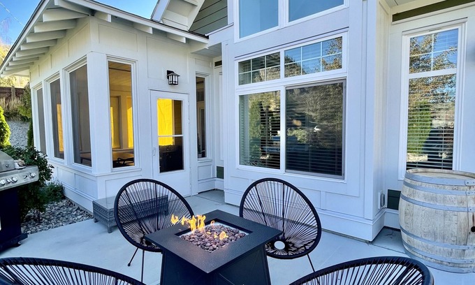 Okanagan-Similkameen Cottage | *Impeccable 3 bedrm cottage in sought-after "The Cottages" Osoyoos Lake & beach