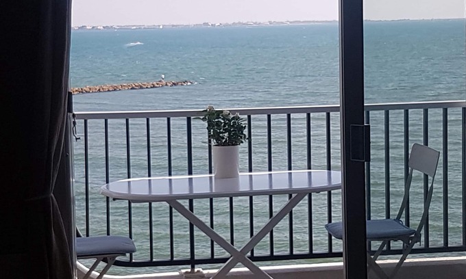 La Grande-Motte Apartment | IMPREGNABLE VIEW ON THE SEA .