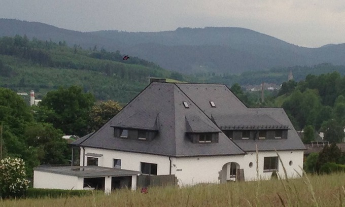 Gleidorf Apartment | in a beautiful country house, luxury refurbishment, right on the forest + near the golf course