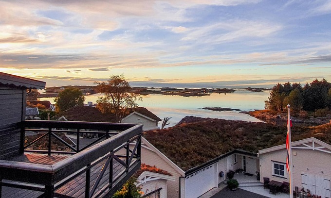Karvag House | In a wonderful location by the water and close to the Atlantic Road, this family-friendly vacation h
