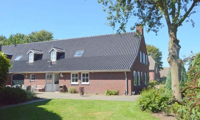 Zijtaart House | In beautiful rural area located holidayfarm with recreation room and garden