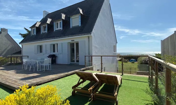 La Turballe House | In Belmont Large house with sea view & beach access