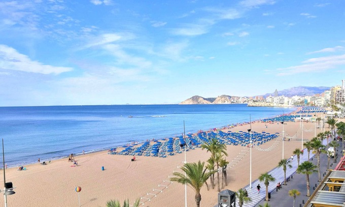 Benidorm Apartment | In front of the beach in front of the sea