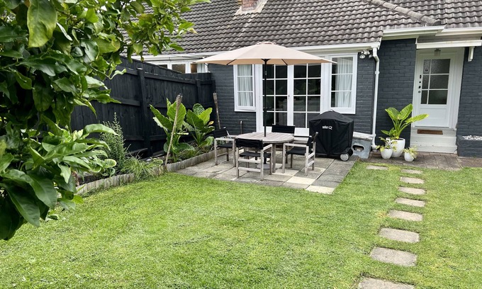 Mission Bay Cabin | In heart of mission Bay, Pet friendly, minutes walk to the beach