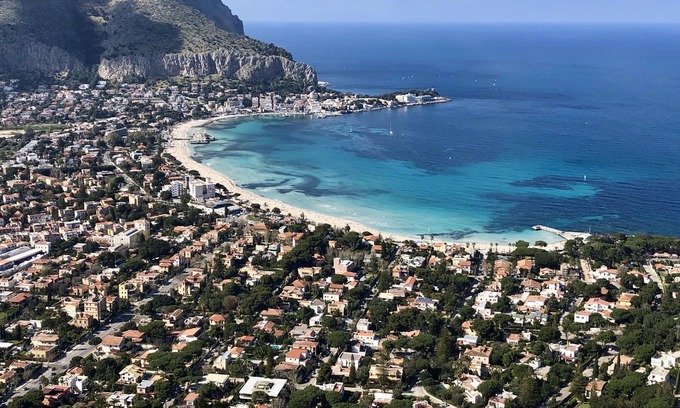 Mondello House | In Mondello, near the beach, a lovely apartment in a villa