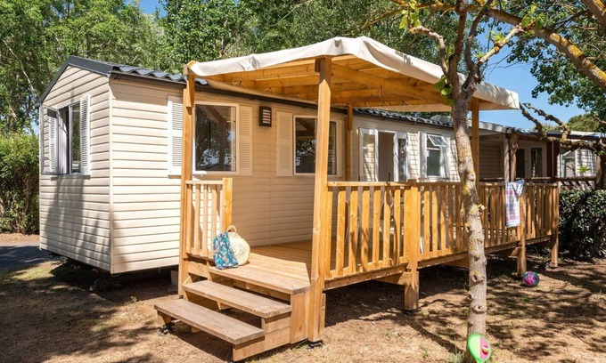 Cadenet House | In Provence, Luberon Comfortable mobile home in a 4-star campsite