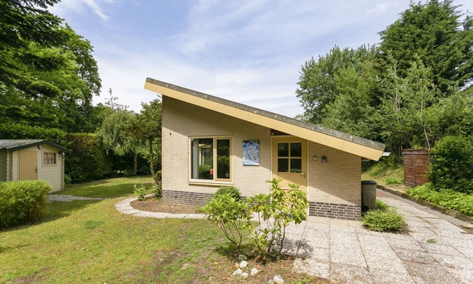 Ouddorp House | In the green, quiet Prinsenhof park you will find this idyllic holiday home in the middle of nature.