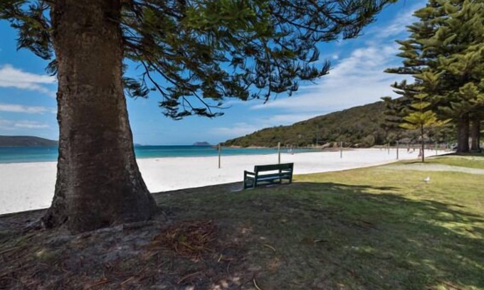 Middleton Beach House | In the heart of Middleton Beaches café precinct, this 2 storey townhouse awaits