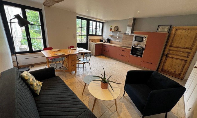 Athee-sur-Cher House | In the heart of the castles, charming gite in the village
