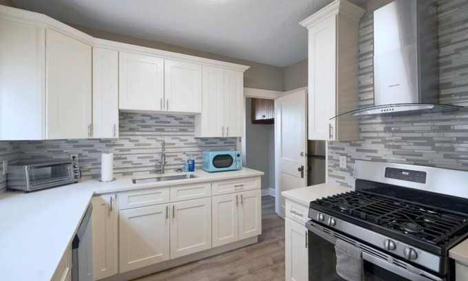 Lakewood Apartment | In the Heart of it all Lakewood- sleeps 6!