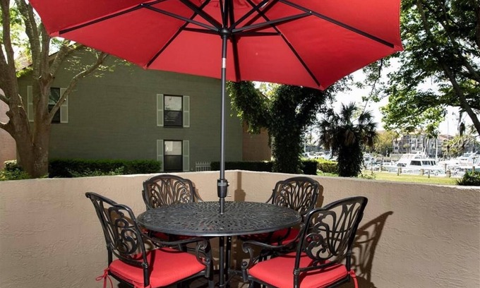 Harbour Town Condo | In the Heart of Harbour Town 2BR/2.5BA-Pool Access