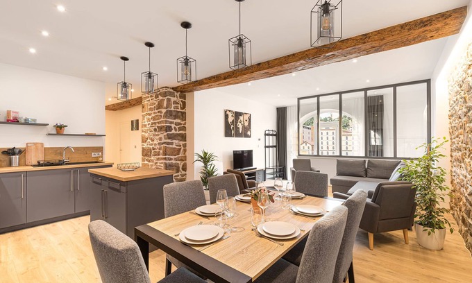 Fourviere Apartment | In the hyper-center, a stone's throw from Vieux-Lyon and Les Subsistances