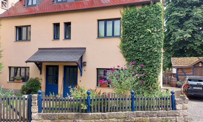 Laubegast House | In the middle of the cultural landscape of the Dresden Elbe Valley.