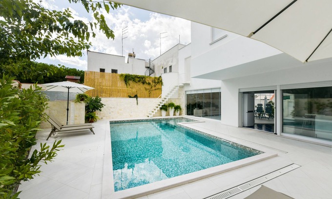Campomarino di Maruggio Villa | In the pool holiday home