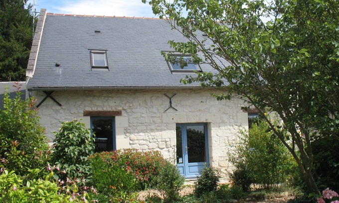 Epieds House | In the Saumur vineyard, house of character in tuffeau, calm and spacious