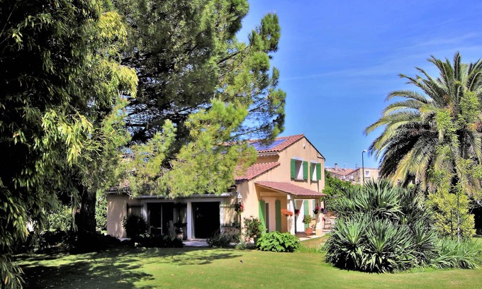 Ancone House | In the south of the Drôme Provençale, on the banks of the Rhône, lies this large and charming detach