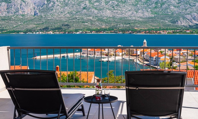 Vinjerac Apartment | In the tranquil coastal village of Vinjerac, this comfortable vacation apartment with a view of the