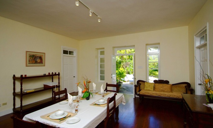 Silver Sands House | Inchcape Seaside Villas right on Silver Sands Beach - 2 bedr. House Courtyard,