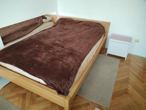 Lugoj Apartment | inchiriez 2 camere in ap cu 3 camere citeste si la despre gazda