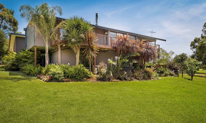 Rhyll House | Incredible 5 bedroom home in picturesque gardens with water views and free WIFI