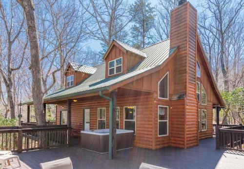 Helen House | Incredible Cabin with Pool Table and Hot-Tub in Cleveland, Georgia