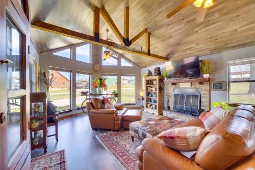 Vian House | Incredible Log Home 1 Mile from Lake Tenkiller