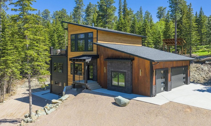 Lead Cabin | Incredible Property Rooftop Deck, Hot Tub, detached Gazebo w/Gas Fire Pit!