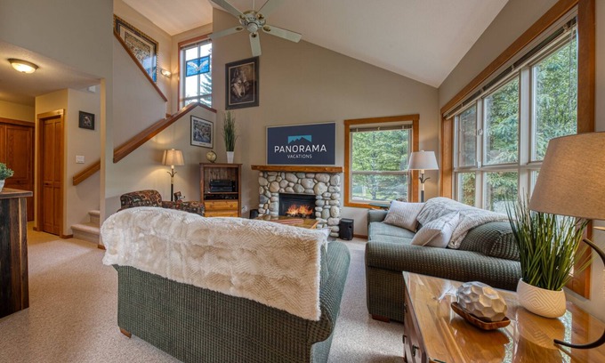 East Kootenay House | Incredible Ski-In/Ski-Out Townhome in quiet resort area