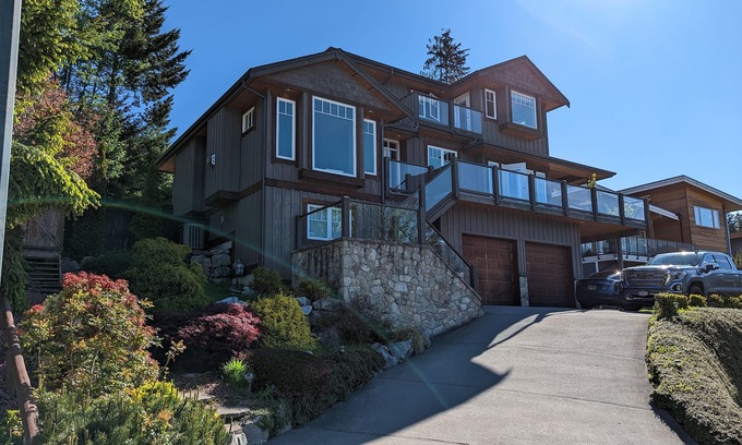 Garibaldi Highlands House | Incredible views in Mountain biking paradise, Squamish BC available Nov / Dec.