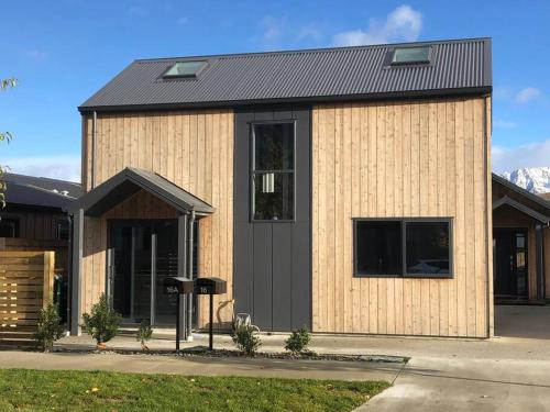 Kawarau Falls House | Incredible Views of the Remarks - New 2 Bed Townhouse