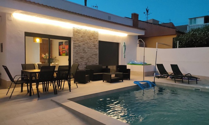 Los Cuarteros Ski Chalet | Independent villa with private pool, 5 min from the beach!