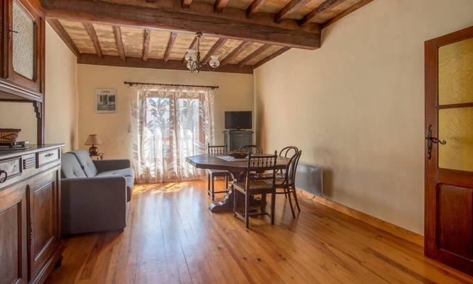 Mirepoix House | Independent apartment for 4 to 5 people, town center and very quiet.