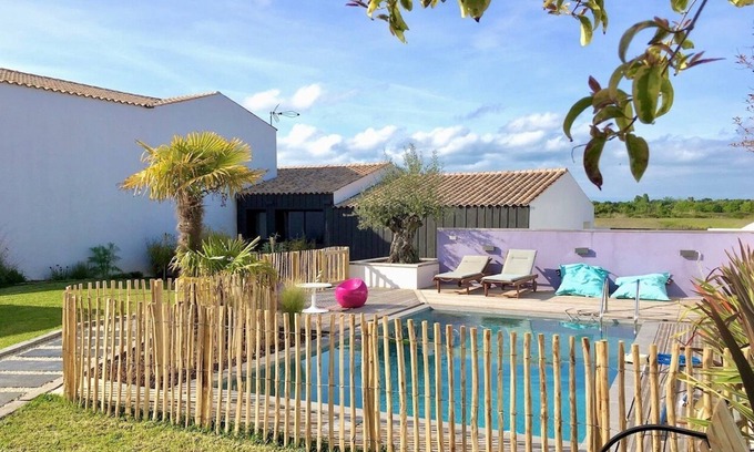 Dolus-d'Oleron Apartment | Independent studio with beautiful garden and POOL on the island of Oléron